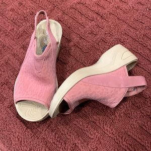 New without tags BZees sandals in pink size 7